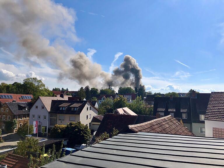 Die Rauchwolke über dem brennenden Haus waren weithin sichtbar.