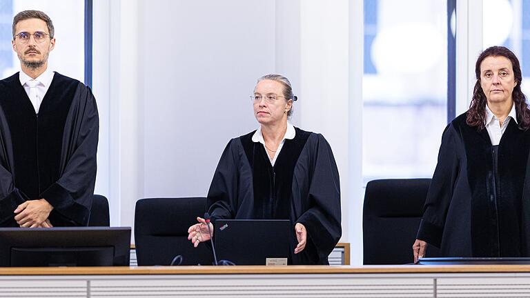 Prozess gegen Christian B.       -  Christian B. muss sich vor dem Landgericht Braunschweig verantworten, Vorsitzende Richterin ist Uta Engemann (Mitte).