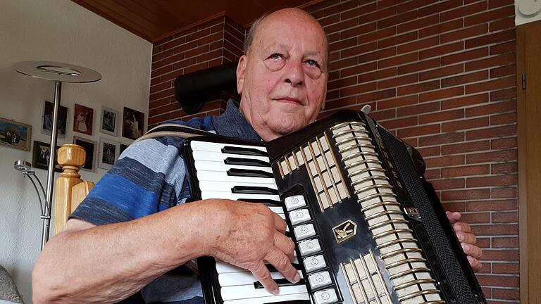Feiert seinen 85. Geburtstag natürlich mit Musik: Herbert Brehm, der für den RMC 50 Schweinfurt zahlreiche hochkarätige Radrennen organisiert hat. Feiert seinen 85. Geburtstag natürlich mit Musik: Herbert Brehm, der für den RMC 50 Schweinfurt zahlreiche hochkarätige Radrennen organisiert hat.