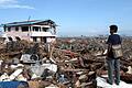 Verwüstetes Banda Aceh: Bei der furchtbaren Tsunami-Katastrophe von 2004 kamen am zweiten Weihnachtstag mehr als 230.000 Menschen ums Leben. Foto: epa Andy Rain/epa/dpa       -  Verwüstetes Banda Aceh: Bei der furchtbaren Tsunami-Katastrophe von 2004 kamen am zweiten Weihnachtstag mehr als 230.000 Menschen ums Leben.