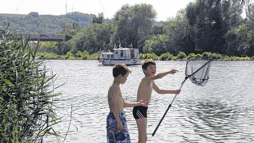 Urlaubsstimmung: Der Main hat sich zum Freizeitgebiet gemausert. Möglichkeiten gibt es genug, beispielsweise Fische fangen an der Kanuanlegestation in Marktbreit.