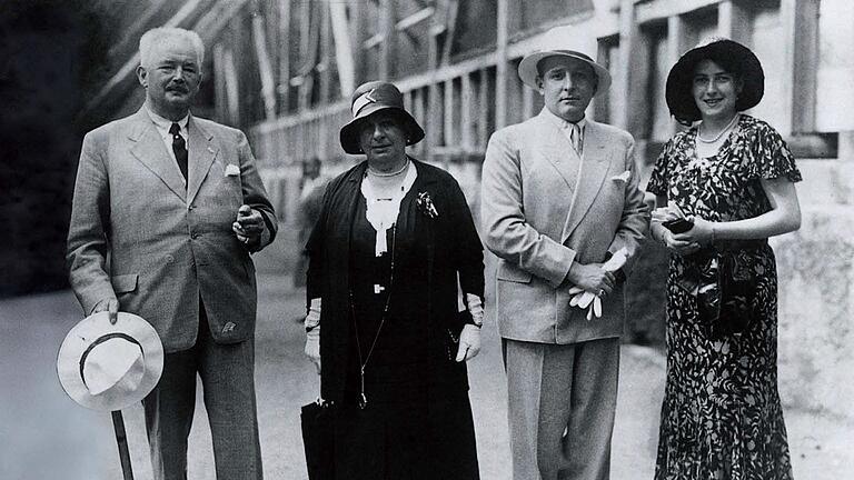Familientreff auf Schloss Mainberg: (v.l.) Ernst Sachs und seine Frau Betti sowie Willy und Elinor Sachs.