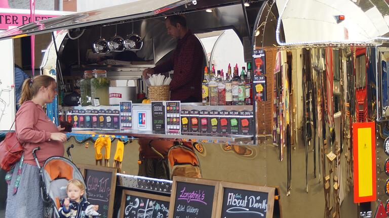Kreativ gestaltete Food-Trucks, die viele Leckereien anboten, sah man auf dem Martinsbräu-Gelände am Wochenende. Kreativ gestaltete Food-Trucks, die viele Leckereien anboten, sah man auf dem Martinsbräu-Gelände am Wochenende.