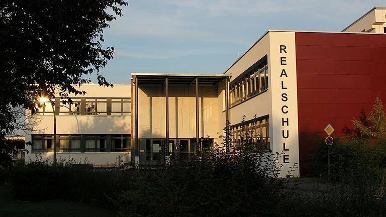 Die Dr.-Karl-Grünewald-Schule, die staatliche Realschule in Bad Königshofen, ist eine MINT-freundliche Schule mit digitalem Konzept.&nbsp;