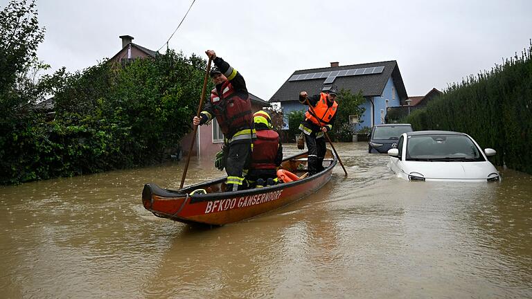 Hochwasser in Österreich - In Niederösterreich kommt es weiterhin zu starken Niederschlägen - dramatisch ist etwa die Lage in Rust im Tullnerfeld. Hochwasser in Österreich - In Niederösterreich kommt es weiterhin zu starken Niederschlägen - dramatisch ist etwa die Lage in Rust im Tullnerfeld.