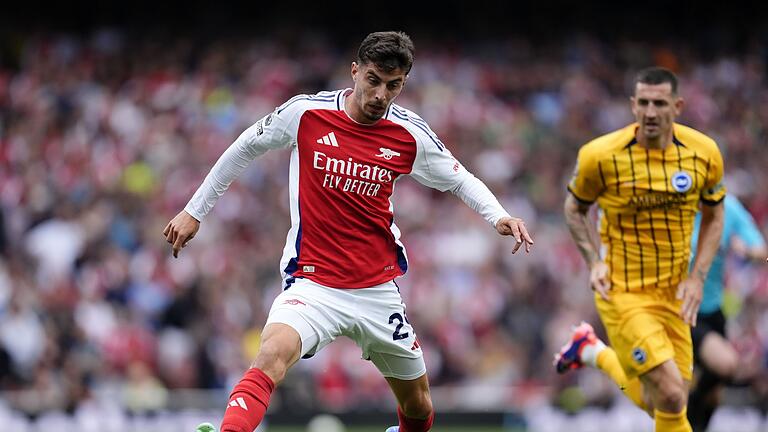 FC Arsenal - Brighton & Hove Albion       -  Kai Havertz (l) bringt den FC Arsenal mit einem Lupfer in Führung.