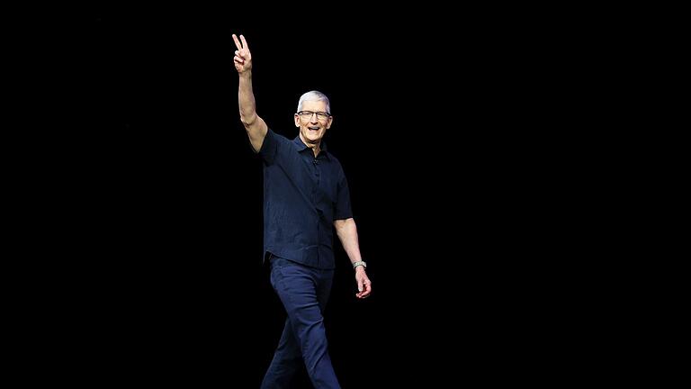Apple iPhone-Vorstellung - Tim Cook ließ sich kurz vor aufgezeichneten Vorstellung der neuen Geräte blicken. Apple iPhone-Vorstellung - Tim Cook ließ sich kurz vor aufgezeichneten Vorstellung der neuen Geräte blicken.