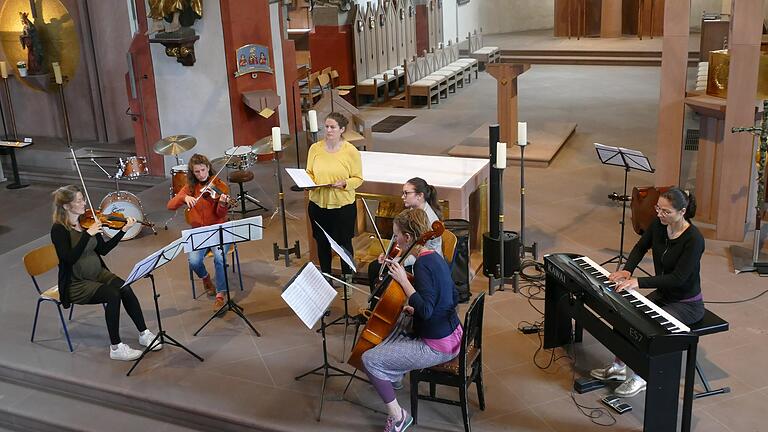 Hochkarätige Streichmusik boten die fünf Damen des 'Blauen Eumel' in der Karlstadter Stadtpfarrkirche.