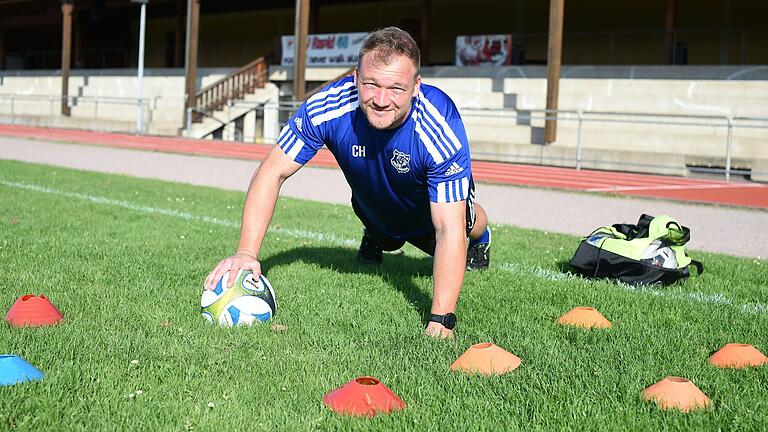 Hat gut lachen und die Liga mit Ebelsbach bisher im Griff: Rapid-Trainer Clemens Haub.