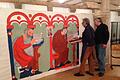 Vom Buch zur Wandmalerei:  Kirchenmaler Reinhold Müller und Restaurator Franz Merz bei der Arbeit.   Astrid Scherpf, Kulturagentur       -  Vom Buch zur Wandmalerei:  Kirchenmaler Reinhold Müller und Restaurator Franz Merz bei der Arbeit.   Astrid Scherpf, Kulturagentur