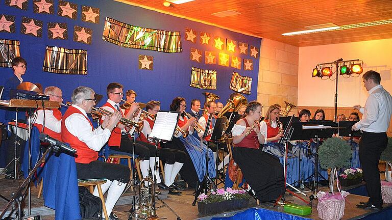 Filmmusik stand beim Konzert der „Sterzelbacher“ auf dem Programm. Filmmusik stand beim Konzert der „Sterzelbacher“ auf dem Programm.