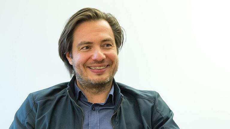 'Das Romanschreiben hat mehr Spaß gemacht hat, als ich dachte.' 'Das Romanschreiben hat mehr Spaß gemacht hat, als ich dachte.'
