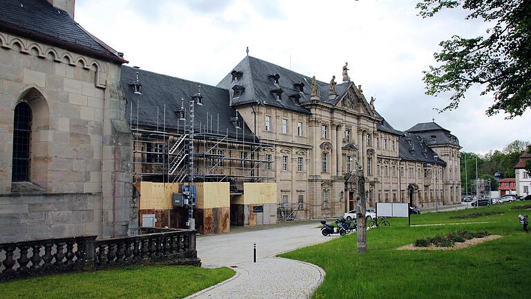 Das frühere Zisterzienser-Kloster in Ebrach auf einem Archvibild von Mai 2019. Das Kloster mit seinen zahlreichen Amtshöfen in der Region zählt als eine von 17 Klosterlandschaften zu einem Kooperationsprojekt, das sich um das 'Europäische Kulturerbe-Siegel' bemühen.