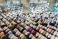 Indonesische Muslime beten am Vorabend des heiligen Fastenmonats Ramadan in der Istiqlal-Moschee im indonesischen Jakarta. Foto: Veri Sanovri/XinHua       -  Während des Ramadans wird fünf Mal am Tag gebetet.
