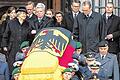 Nach dem Staatsakt: Der Sarg mit Richard von Weizsäcker wurde am Mittwoch von Bundeswehrsoldaten aus dem Berliner Dom getragen. Hinter dem Sarg (links) gehen die Witwe, Marianne von Weizsäcker, und Bundespräsident Joachim Gauck.