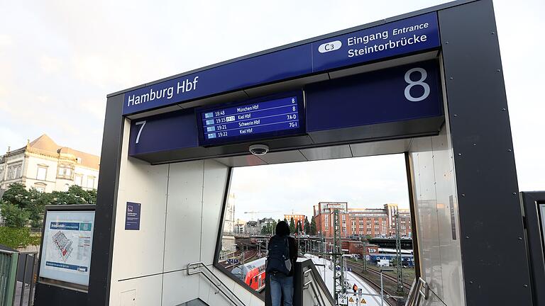 Verdacht auf Infektion: Bahnsteig in Hamburg gesperrt       -  Ein Bahnsteig wurde zwischenzeitlich gesperrt.