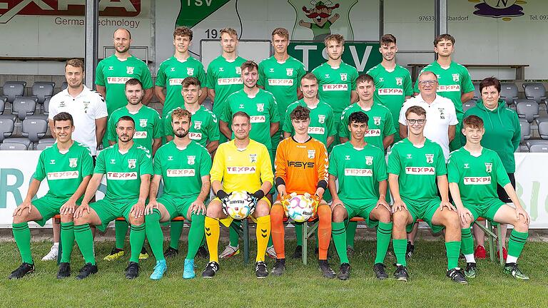 Der TSV Großbardorf II (U 23) in der Saison 2023/24. Vorne von links: Jan Leifer, Manuel Leicht, Alexander Beck, Florian Rottenberger, Tizian Enders, Marcel Gensler, Fabio Umla und Marvin Strauß. In der Mitte von links: Co-Trainer Nicolas Feder, Kilian Wahler, Jannik Schmitt, Philipp Kemper, Stefan Demar, Luca Harth, Trainer Klaus Seufert und Berit Petersen (Physiotherapeutin). Hinten von links: Kilian Wenzel, Fabian Hau, Philipp Aumüller, Luca Böhm, Rufus Brandt, Leon Brand und Christopher Petri. Es fehlen Hannes Stuhl, Jannik Schleelein und Betreuer Nico Kirchner.