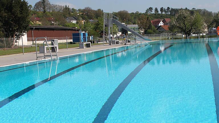 Bald geht die Badesaison wieder los: Wegen des kühlen Wetters wurde die Eröffnung des Freibads um eine Woche verschoben.&nbsp;