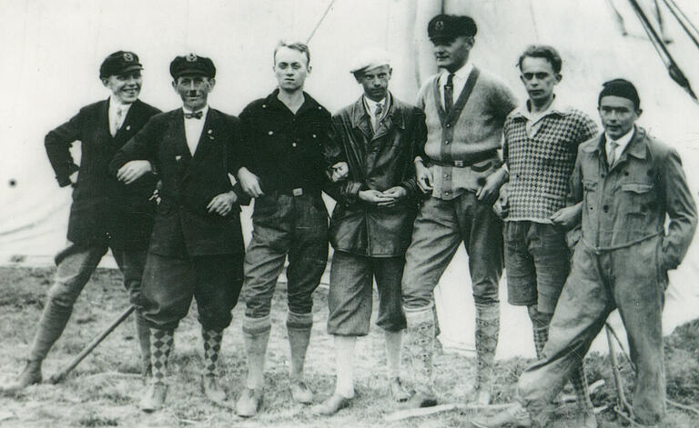 Gruppenbild der Fliegervereinigung Schweinfurt aus dem Jahr 1925 mit Edgar Dittmar in der Mitte.