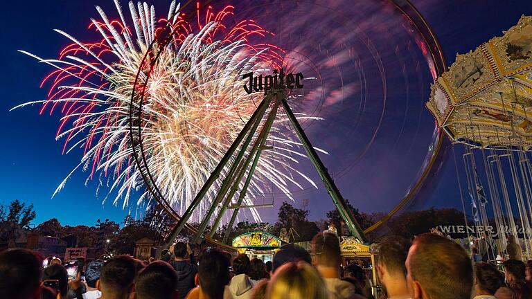 Vom 20. bis 29. Juni findet wieder das Volksfest in Schweinfurt statt, traditionell gibt es auch am letzten Abend ein Feuerwerk. Vom 20. bis 29. Juni findet wieder das Volksfest in Schweinfurt statt, traditionell gibt es auch am letzten Abend ein Feuerwerk.