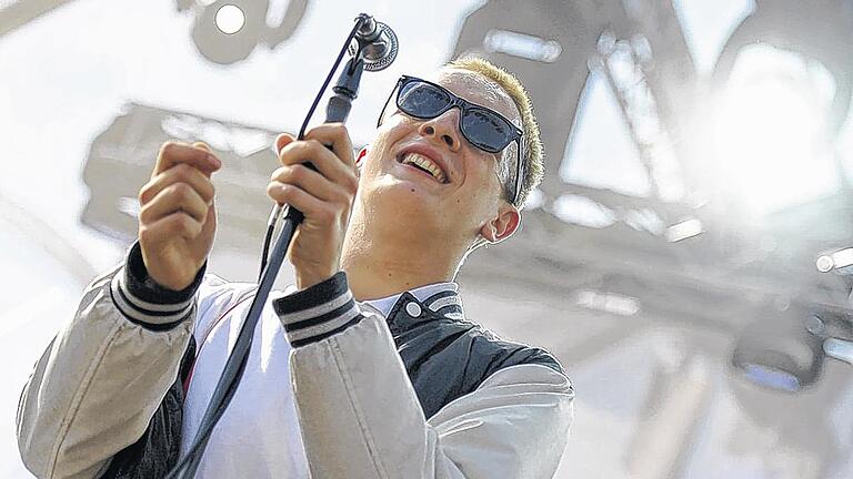 Sie sind bekannt für ihre Live-Shows: Die Band Kraftklub und ihr Sänger Felix Kummer. Sie sind bekannt für ihre Live-Shows: Die Band Kraftklub und ihr Sänger Felix Kummer.