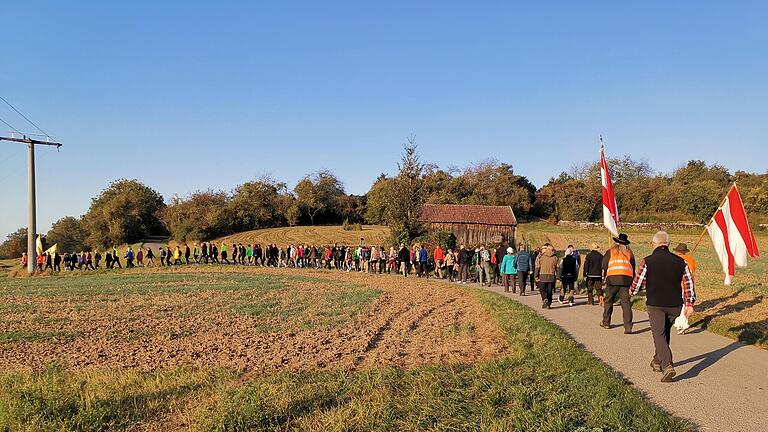 Der Hin- und Rückweg der Oerlenbacher Retzbachwallfahrer umfasst insgesamt rund 100 Kilometer.       -  Der Hin- und Rückweg der Oerlenbacher Retzbachwallfahrer umfasst insgesamt rund 100 Kilometer.