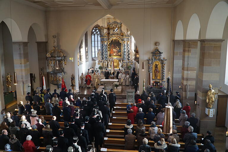 Während des Gottesdienst nahm die Bürgerwehr im Mittelgang des Gotteshauses Aufstellung.