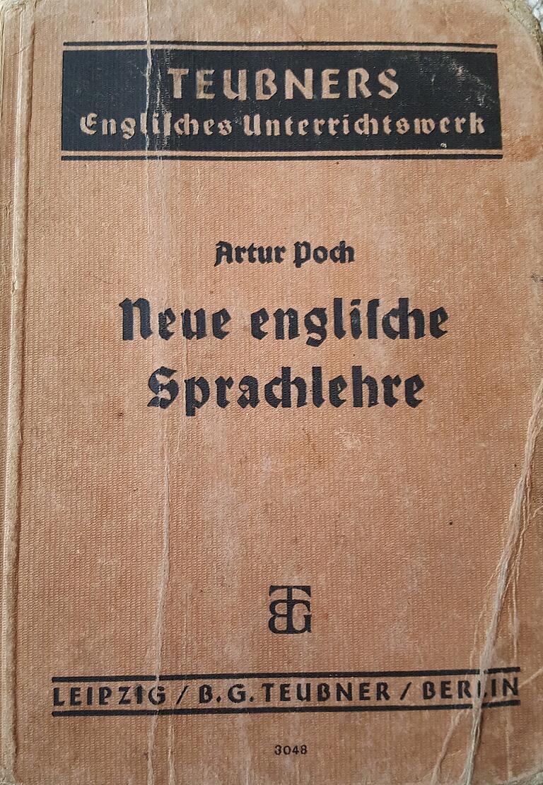 Das Buch 'Neue englische Sprachlehre' ist das letzte, was Herbert Osner vom Krieg übrig geblieben ist. Das Buch 'Neue englische Sprachlehre' ist das letzte, was Herbert Osner vom Krieg übrig geblieben ist. 