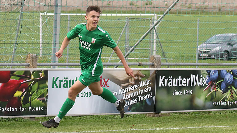 Matthias Wächter hat sich beim TSV Abtswind mit Leistung und Toren einen Platz in der Fußball-Bayernliga erspielt. Wächter kommt aus Abtswind, wechselte aber erst vor dieser Saison auch sportlich dorthin zurück, da er in der Jugend zuletzt in Burgebrach spielte. Matthias Wächter hat sich beim TSV Abtswind mit Leistung und Toren einen Platz in der Fußball-Bayernliga erspielt. Wächter kommt aus Abtswind, wechselte aber erst vor dieser Saison auch sportlich dorthin zurück, da er in der Jugend zuletzt in Burgebrach spielte.