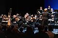 Gábor Hontvári dirigiert beim 'Wiener Abend der etwas anderen Art'&nbsp; in der Blauen Halle das Philharmonische Orchester Würzburg.