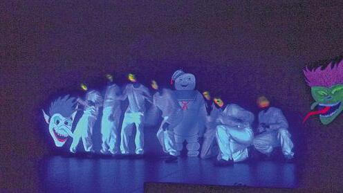 Ghostbusters: Mit tollen Leuchteffekten glänzte das Bubenballett in ihrem Showtanz in der Hausener Sitzung.