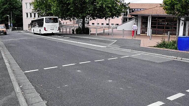 Möglicher Zebrastreifen-Standort: an der „Verkehrshelferfurt“ in der Pestalozzistraße. Möglicher Zebrastreifen-Standort: an der „Verkehrshelferfurt“ in der Pestalozzistraße.