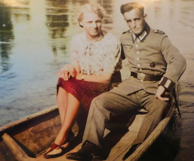 Gerne erinnert sich Hildegard Bergmann an den Bootsausflug mit ihren Ehemann Arnold in den 1940-er Jahren. Gerne erinnert sich Hildegard Bergmann an den Bootsausflug mit ihren Ehemann Arnold in den 1940-er Jahren.
