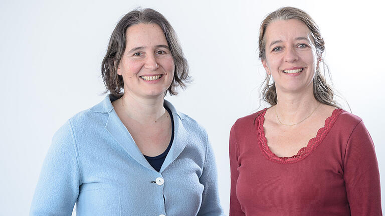 Prof. Anne Simmenroth (rechts) und Prof. Ildikó Gágyor, die Leiterinnen des Instituts für Allgemeinmedizin in Würzburg