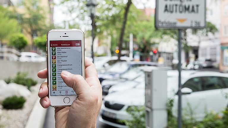 Bald können Autofahrer in Würzburg ihre Parkgebühren per Sms oder App bezahlen.