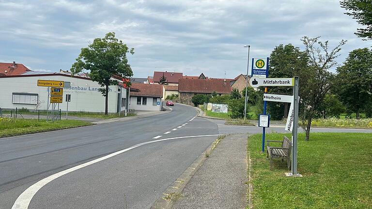 Oberhohenried: augenscheinlich ein guter Standort, doch kam zu keinem Augenkontakt zwischen Wartendem und Fahrenden