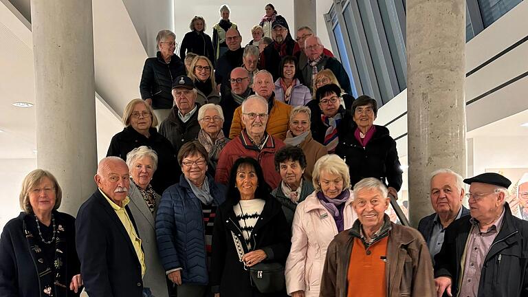 Die Besucherinnen und Besucher der Senioren- und Frauenunion im Zentrum Shalom Europa in Würzburg.