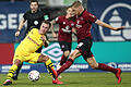 1. FC Nürnberg - Borussia Dortmund       -  Der Nürnberger Hanno Behrens (r) kämpft mit dem Dortmunder Mario Götze um den Ball.