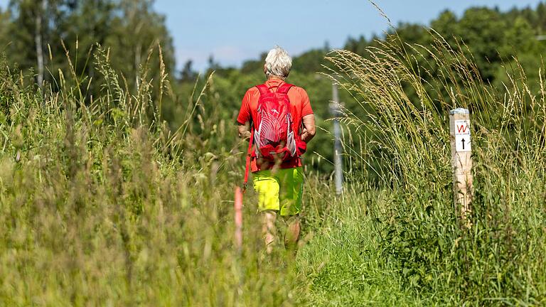 Unterwegs auf dem schönen 'Willmarser' in der Rhön: Der größte Teil der Flur verläuft auf offener Flur.