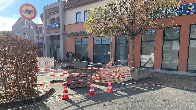 Anzeichen des Betreiberwechsels: Am Rathaus-Parkplatz wurden bereits die Schranken abgebaut.