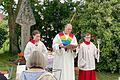 Beim Wortgottesdienst am Vorabend des Christi-Himmelfahrtstags am Marienbildstock in Püssensheim mit Pastoralreferent Florian Meier.