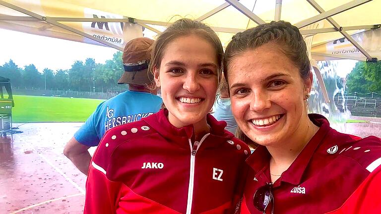 Leichtathletik       -  Emilia Zeitz vom TSV Münnerstadt (links) gewann überraschend Hochsprung-Gold bei den Bayerischen Meisterschaften der U18. Rechts: die ältere Schwester Luisa, die auch die Trainerin ist.