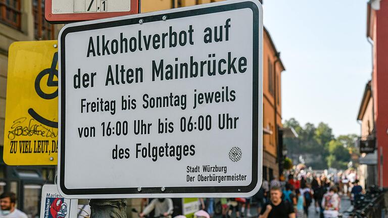 Die Einschränkungen zur Eindämmung der steigenden Infektionszahlen in Würzburg treffen vor allem die Gastronomie und den Tourismus. Branchen, die ohnehin schon angeschlagen sind. Die Einschränkungen zur Eindämmung der steigenden Infektionszahlen in Würzburg treffen vor allem die Gastronomie und den Tourismus. Branchen, die ohnehin schon angeschlagen sind.