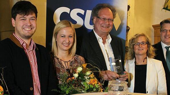 Den Preis der Mittelstandsunion erhielt die Unternehmerfamilie Lang von der Wernecker Bierbrauerei. Im bild (von links) Sabine, Andreas, Christine und Hans-Jörg Lang, die Kreisvorsitzende der Mittelstandsunion, Gabriele Jakob, Justizminister Winfried Bausback und Bezirksvorsitzende Jutta Leitherer.