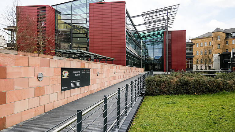 Das Gerichtsgebäude in der Ottostraße in Würzburg. Am Mittwoch ging es vor dem Amtsgericht um einen Unglücksfall in einer Wohngruppe für Behinderte.