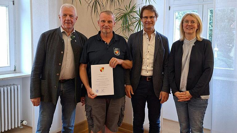 Unser Bild zeigt von links Ersten Bürgermeister Günther Werner, Klaus-Peter Grümpel, Robert Barth und Personalratsvorsitzende Petra Mühlfeld. Unser Bild zeigt von links Ersten Bürgermeister Günther Werner, Klaus-Peter Grümpel, Robert Barth und Personalratsvorsitzende Petra Mühlfeld.