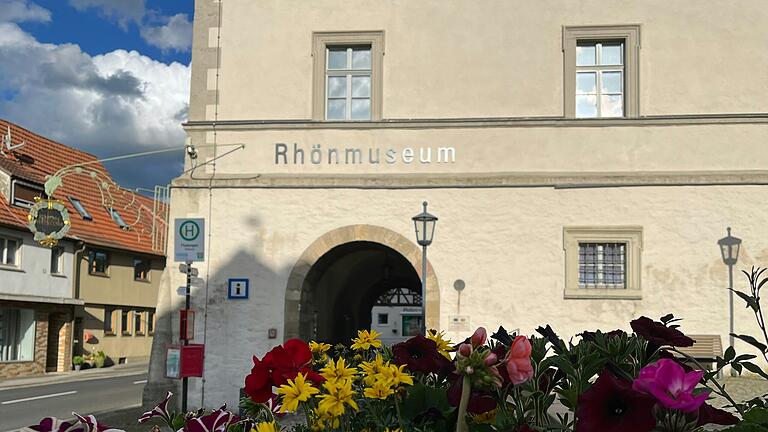 Diesen Sommer soll sich zeigen, was sich hinter den weißen Fassaden des Rhönmuseums verbirgt. Nach 15 Jahren Dornröschenschlaf ist die Spannung groß.