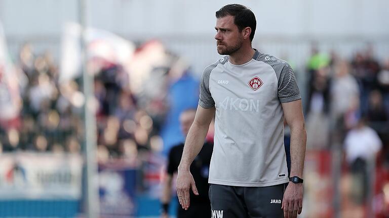 Trainer Marco Wildersinn war beim 0:3 in Unterhaching vom Auftritt seiner Mannschaft sichtlich enttäuscht.