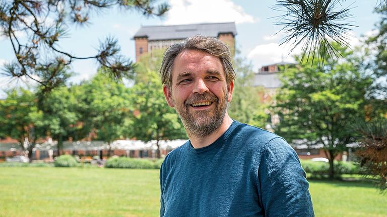 Porträt von Regisseur Thorleifur rn Arnarsson - Regisseurs Thorleifur Örn Arnarsson arbeitet 2024 bei den Bayreuther Festspielen. Porträt von Regisseur Thorleifur rn Arnarsson - Regisseurs Thorleifur Örn Arnarsson arbeitet 2024 bei den Bayreuther Festspielen.