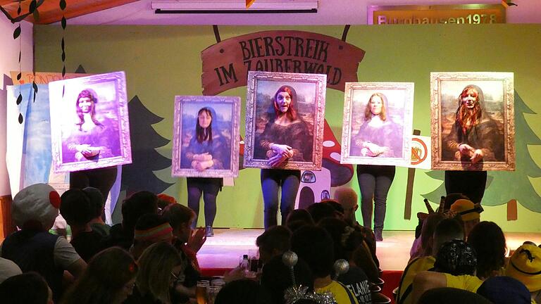 Leonardo da Vinci lässt grüßen: Beim diesjährigen Fasching in Burghausen erweckten 'Mella´s Damen' das weltberühmte Ölgemälde 'Mona Lisa' zum Leben - und zum Tanzen. Leonardo da Vinci lässt grüßen: Beim diesjährigen Fasching in Burghausen erweckten 'Mella´s Damen' das weltberühmte Ölgemälde 'Mona Lisa' zum Leben - und zum Tanzen.